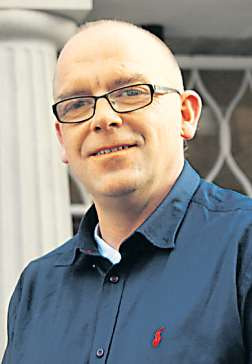 Dr. med. Claus Blumberg ist ein renommierter Facharzt für Chirurgie und Proktologie. Dr. med. Claus Blumberg ist ein renommierter Facharzt für Chirurgie und Proktologie.