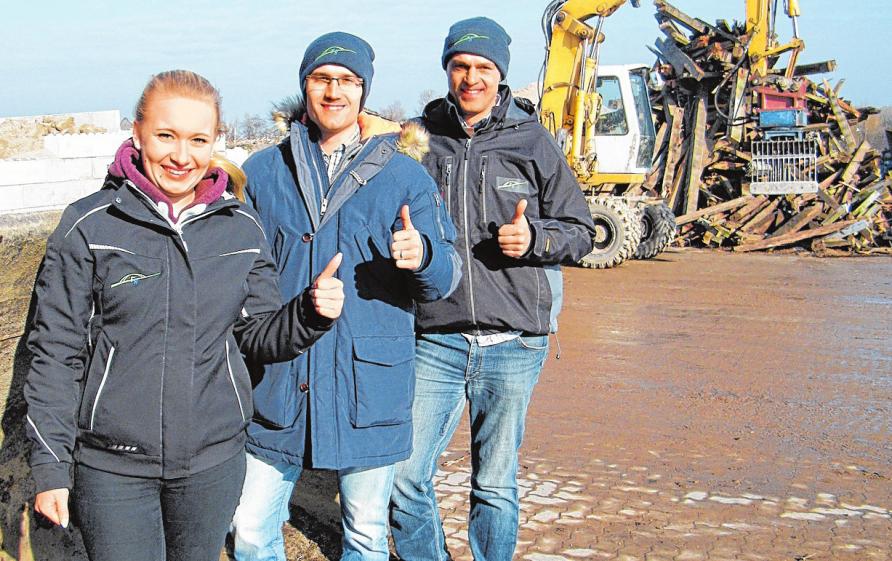 Jenny Schäckermann, Joscha Wagenhals und Gunnar Müller (re.) starten mit Fehmarn Recycling in den Frühling. Jenny Schäckermann, Joscha Wagenhals und Gunnar Müller (re.) starten mit Fehmarn Recycling in den Frühling.