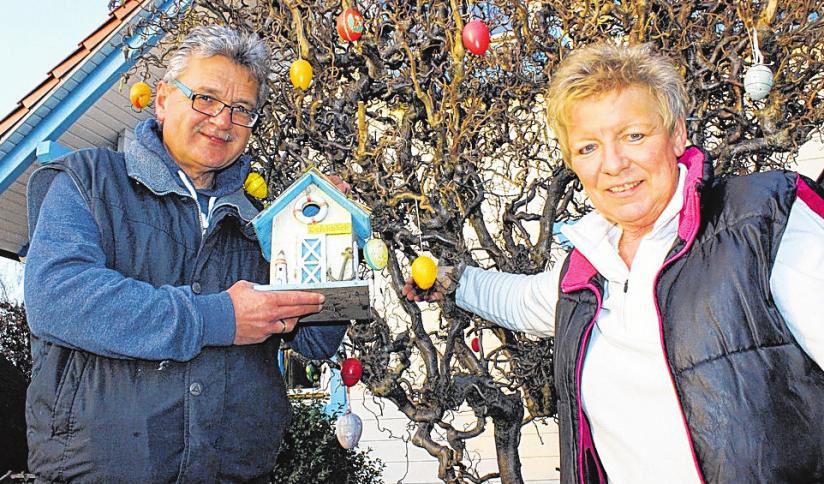 Noch tätigen Angelika und Henning König letzte Handgriffe. Ab Ostern wird es dann stimmungsvoll am Kanal. FOTO: PA Noch tätigen Angelika und Henning König letzte Handgriffe. Ab Ostern wird es dann stimmungsvoll am Kanal. FOTO: PA