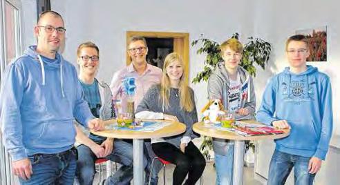 Kevin Stürholdt, Thomas Armoneit, Geschäftsführer Jürgen Wilcken, Emily Boeck, Björn Gottschalk und Bennet Richter (v.li.). FOTO: PA
