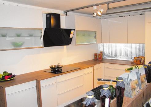 Zahlreiche Einrichtungsvorschläge bietet Küchen & mehr in Neustadt. FOTO: BG